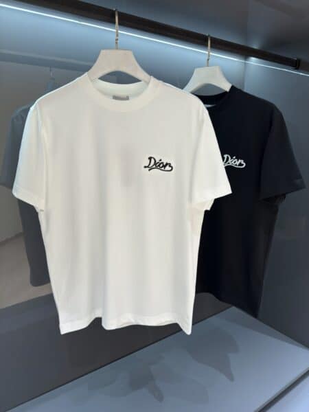 [디올] 스크립트 로고 패치 코튼 티셔츠 (2 COLORS)
