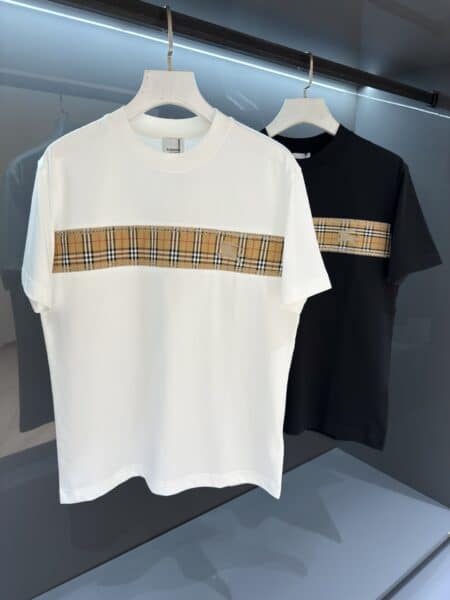 [버버리] 체크 패널 에퀘스트리언 나이트 티셔츠 (2 COLORS)