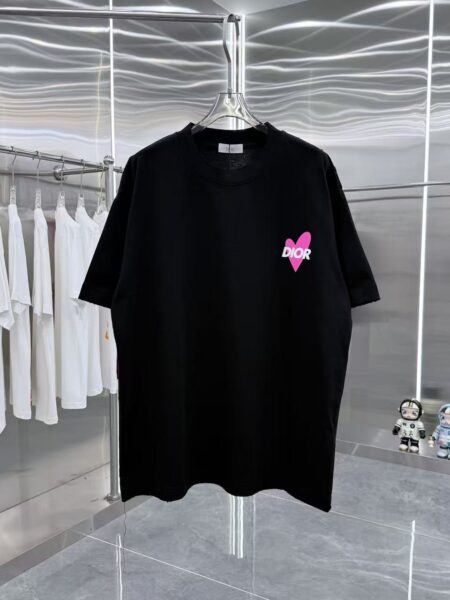 [디올] 크리스찬 디올 에로스 하트 티셔츠 (2 COLORS)