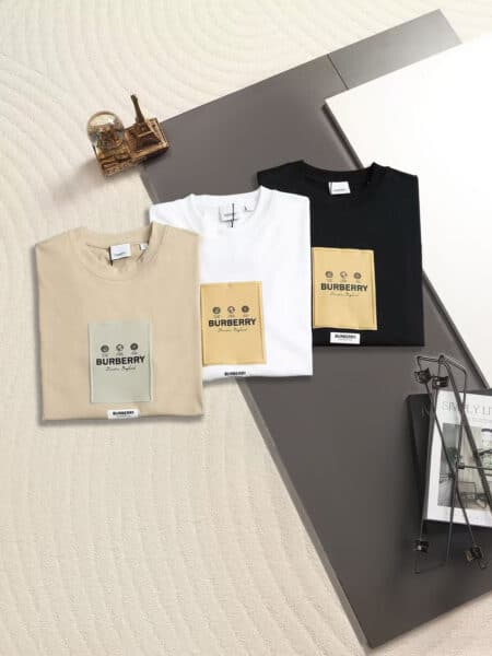 [버버리] 로고 패치 라운드넥 반팔 티셔츠 (3 COLORS)