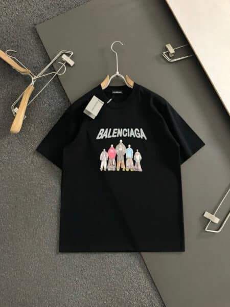 [발렌시아가] 런웨이 패밀리 그래픽 반팔 티셔츠 (2 COLORS)