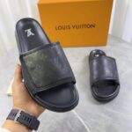 BLACK (GREY)