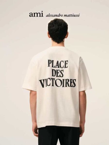 [아미] 코튼 Place Des Victoires 프린트 티셔츠 UTS387.726.136