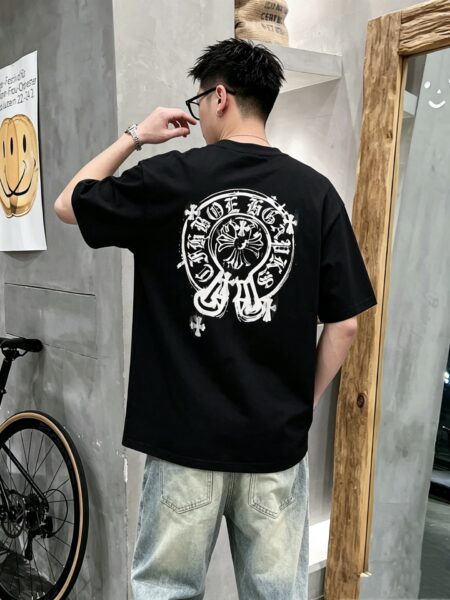 [크롬하츠] 스프레이 호스슈 백 로고 티셔츠 (2 COLORS)