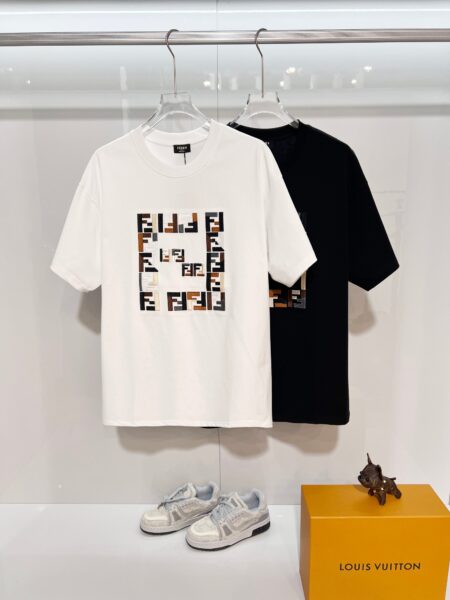 [펜디] FF 모노그램 스퀘어 반팔 티셔츠 (2 COLORS)