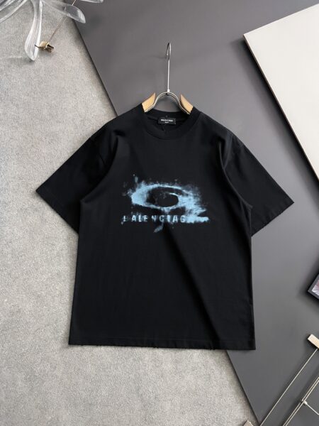 [발렌시아가] 사이클론 스프레이 로고 디스트로이드 티셔츠 (2 COLORS)