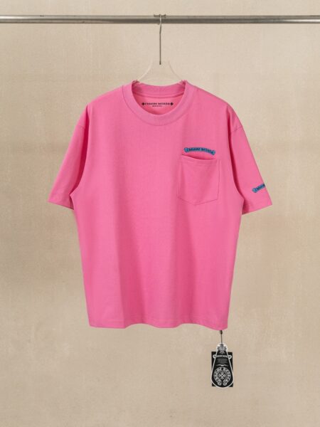 [크롬하츠] 스크롤 로고 포켓 반팔 티셔츠 (2 COLORS)