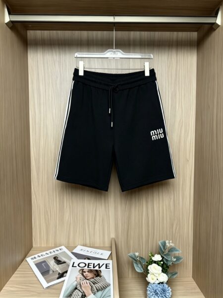 [미우미우] 사이드 라인 로고 스웨트 쇼츠