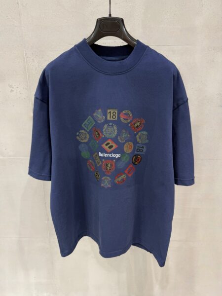 [발렌시아가] 배지 멀티 프린트 반팔 티셔츠 (3 COLORS)