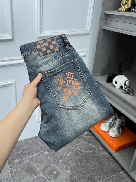 [루이비통] 시그니처 오렌지 로고 프린트 빽판 중청 데님