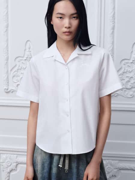 [디올] Dior Médaillon 자수 디테일 반소매 블라우스 621B85Y3C27