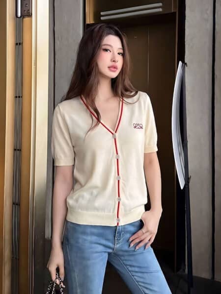[발렌티노] 로고 자수 반소매 카디건 (2 COLORS)