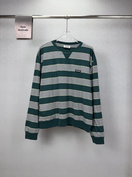 [미우미우] 스트라이프 맨투맨 그린 그레이