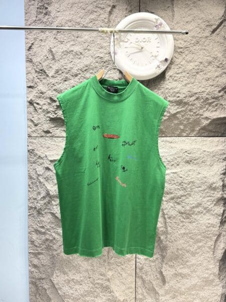 [발렌시아가] 멀티 로그 프린트 슬리브리스 티셔츠 (3 COLORS)