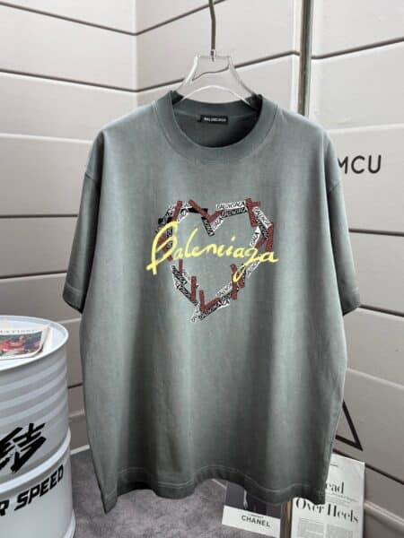 [발렌시아가] 하트 레터링 반팔 티셔츠 (5 COLORS)