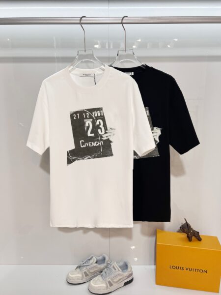 [지방시] 그래픽 프린트 반팔 티셔츠 (2 COLORS)