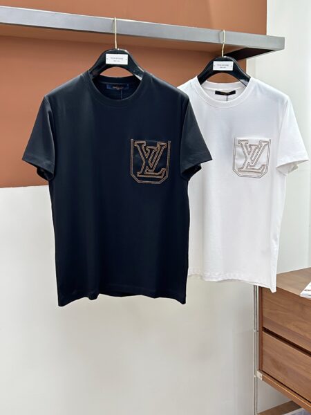 [루이비통] LV 스티치 포켓 반팔 티셔츠 (2 COLORS)