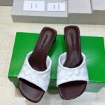 WHITE / BROWN