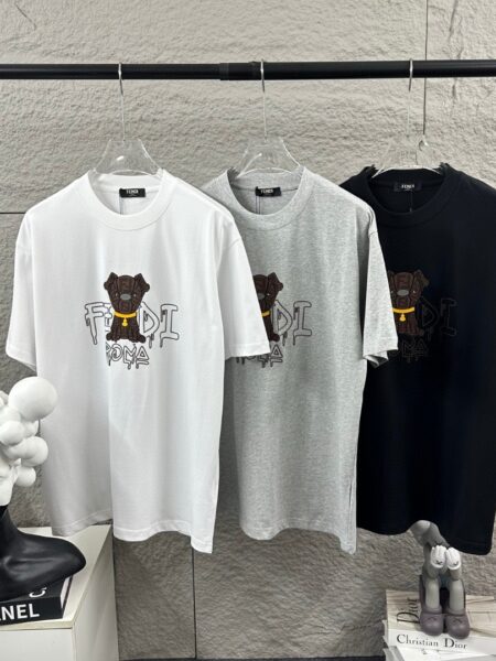 [펜디] 로마 독고 그래피티 자수 반팔 티셔츠 (3 COLORS)