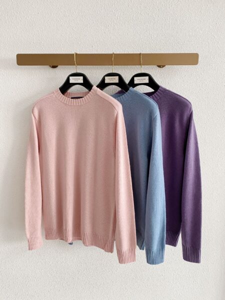[루이비통] 백 로고 패치 크루넥 코튼 니트 스웨터 (3 COLORS)