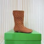 LIGHT BROWN